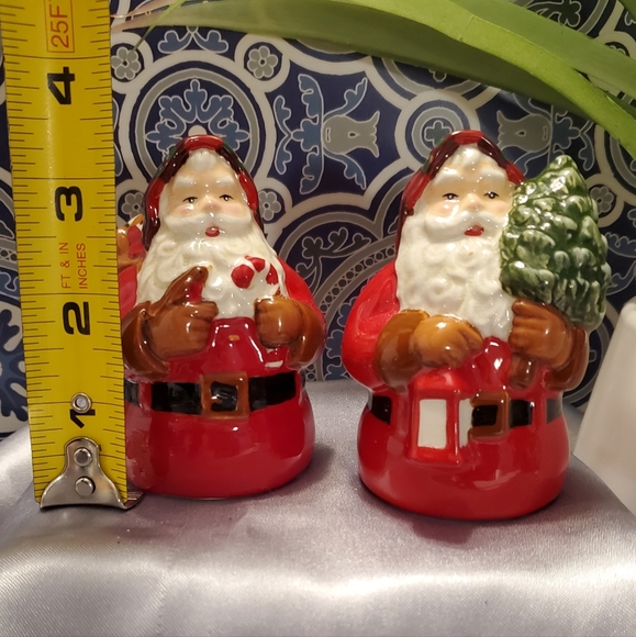 🎁Jolly Santa Salt/Pepper Shakers - Picture 2 of 4